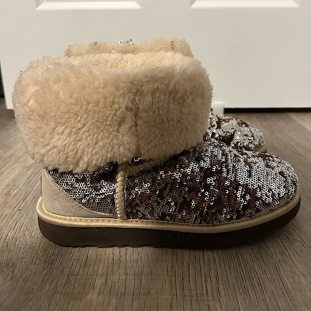 brown/silver sparkly short ugg boots